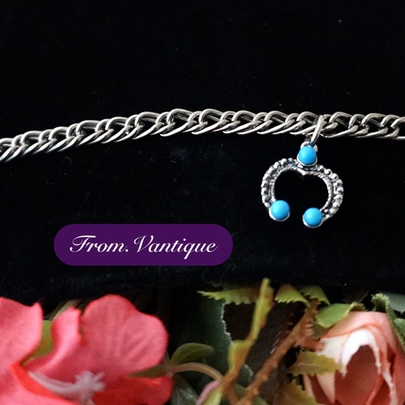 🐎 VINTAGE Horse Shoes with Blue Gem Charm Silver Chain Bracelet 📿 - Picture 2 of 5